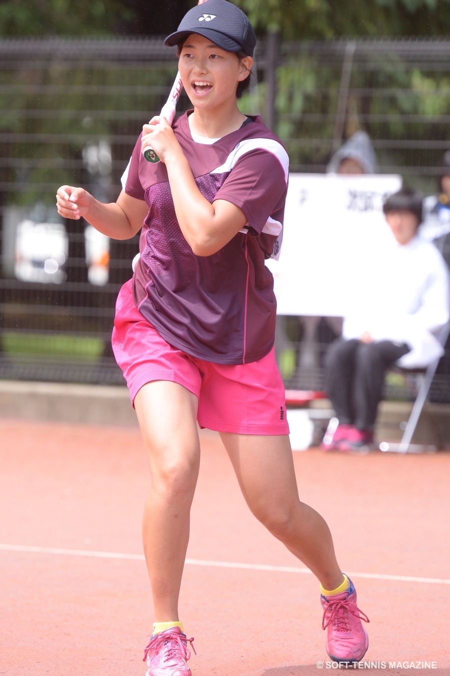 頂点に立ったサウスポー後衛の貝瀬。4月の全日本女子選抜でのシングルス優勝、社会人も相手にしながら5月の全日本シングルスで4強入り。今大会でも高い実力通りの結果を残した