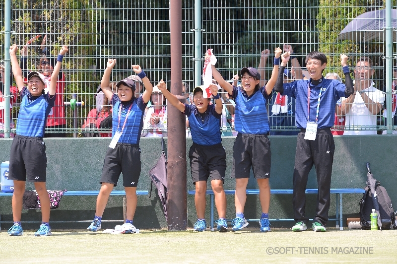 8本決めで三重の前に惜敗したが、京都光華は１回戦から勝ち上がり、2回戦では個人戦入賞ペア擁する中村学園女子を下して16強。喜びを身体全身で表現し、明るく戦う姿が印象的だった