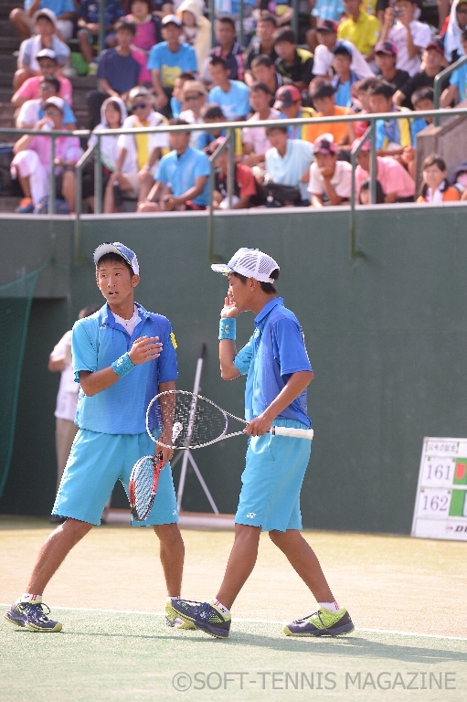 決勝に臨んだ２年ペアの山根／根本（高田商業）