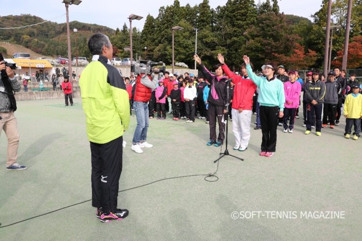 親子3代でソフトテニスに親しむ若松さんが選手宣誓