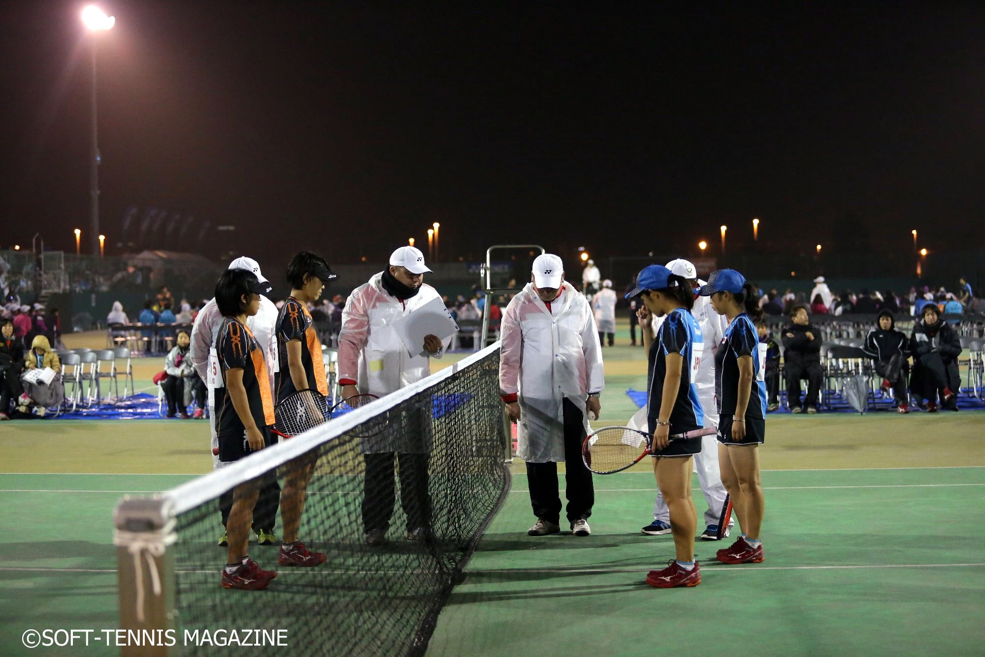 男女とも決勝は日本人の同士討ち。写真は女子決勝。寒さ厳しいなか行われた