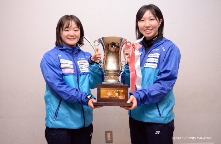 女子優勝の高橋乃綾（のあ）（右）／半谷美咲（どんぐり北広島）