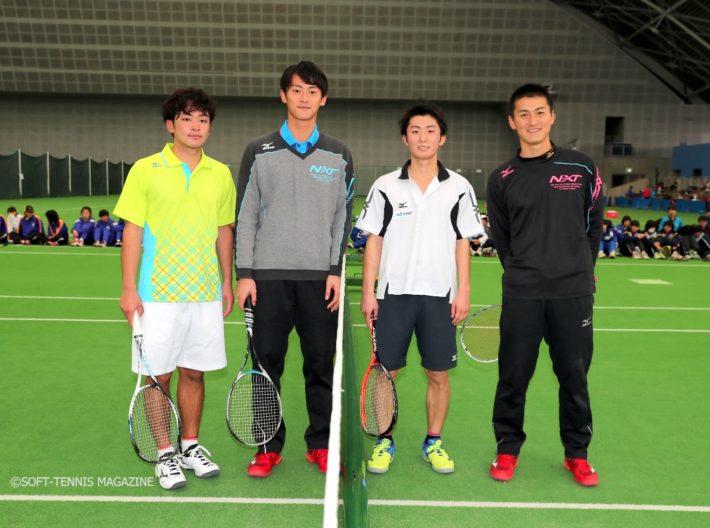 講習会の途中には模範試合も！　ダブルスは船水／九島ペア、村田／小林ペアが熱戦！　結果は船水ペアが勝利。小林選手はマイクを持ったトークでも会場を沸かせた