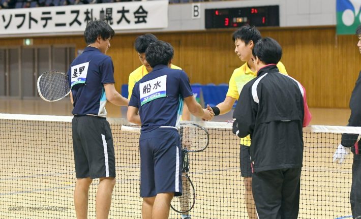 男子は予選リーグからスター選手たちが激突！　インハイ王者の本倉／上松（岡山理大附高）は早稲田大・船水／星野に対しゲームの入りから一気にペースをつかんで勝利を収めた