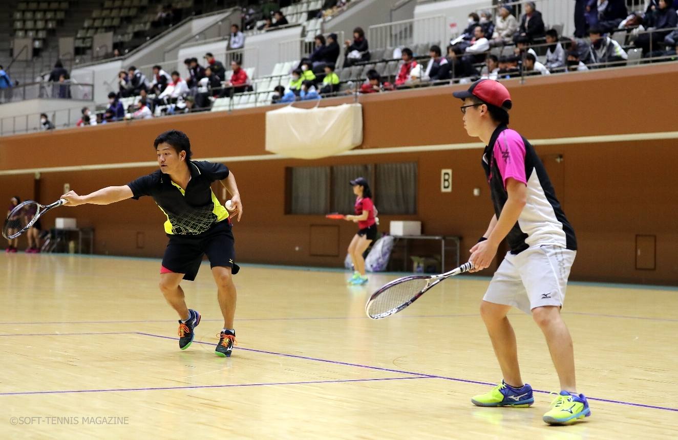 京都市役所の早川（左）／向井が地元京冬カップで初優勝。大会ではスタッフとしても尽力した