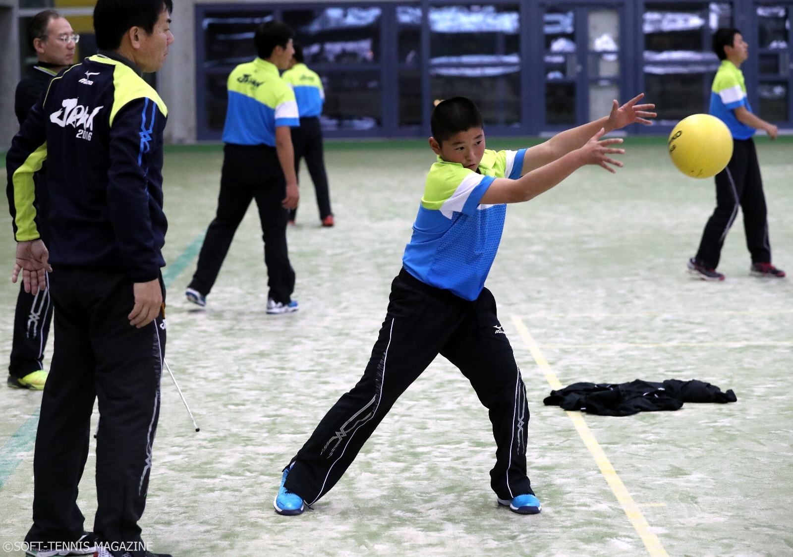 U-14は午後も川上トレーナーを講師に切り返しや身体の使い方をレッスン