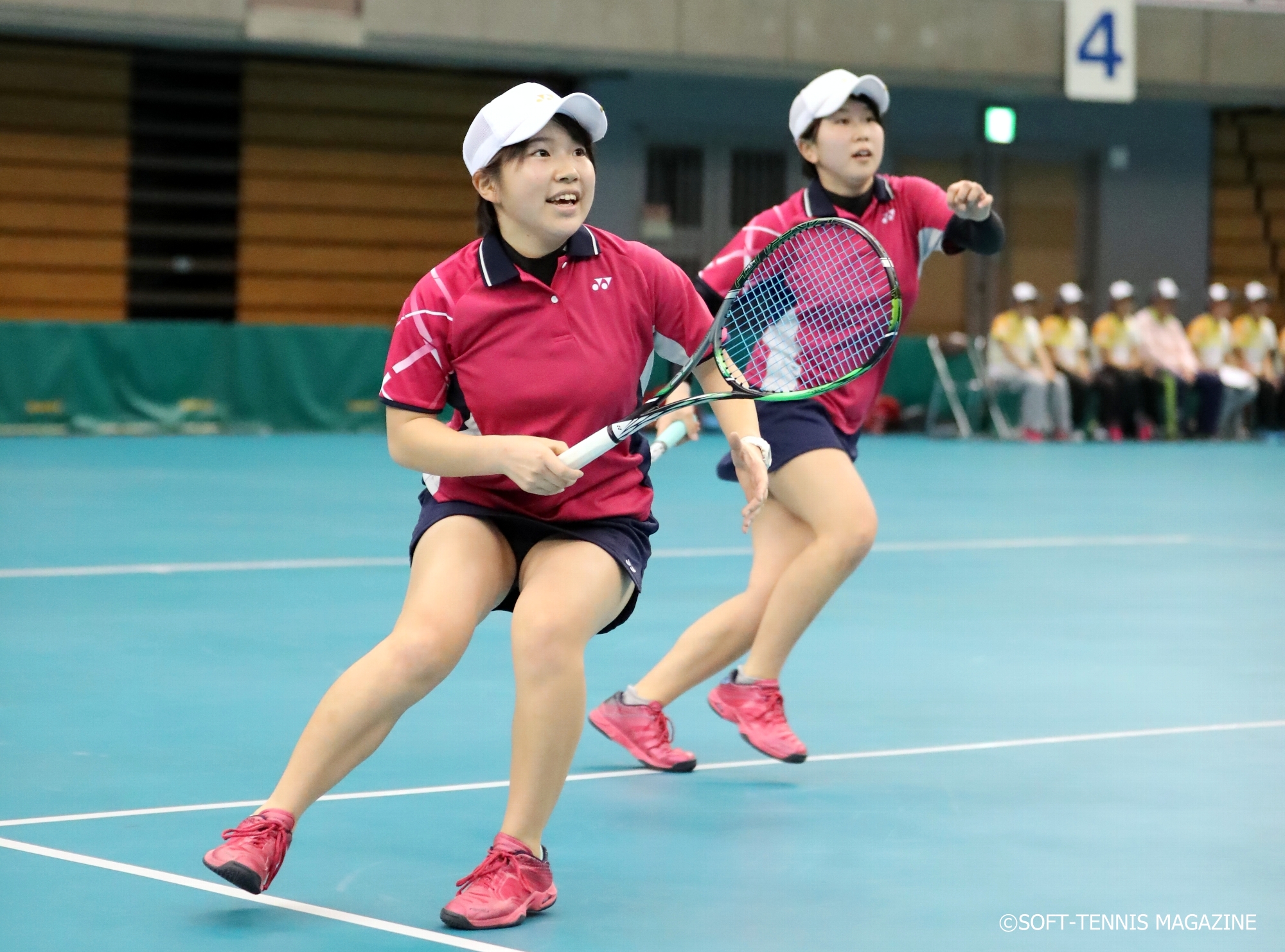 札幌龍谷学園の高橋（左手前）、佐藤（奥）