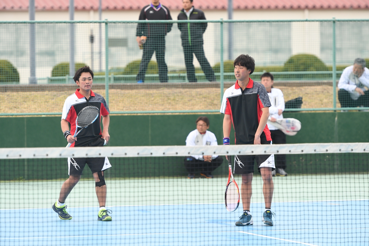 ナショ合宿、アジア選手権ダブルスのペアで４月から早稲田大の新１年生となる上松俊貴（右）と